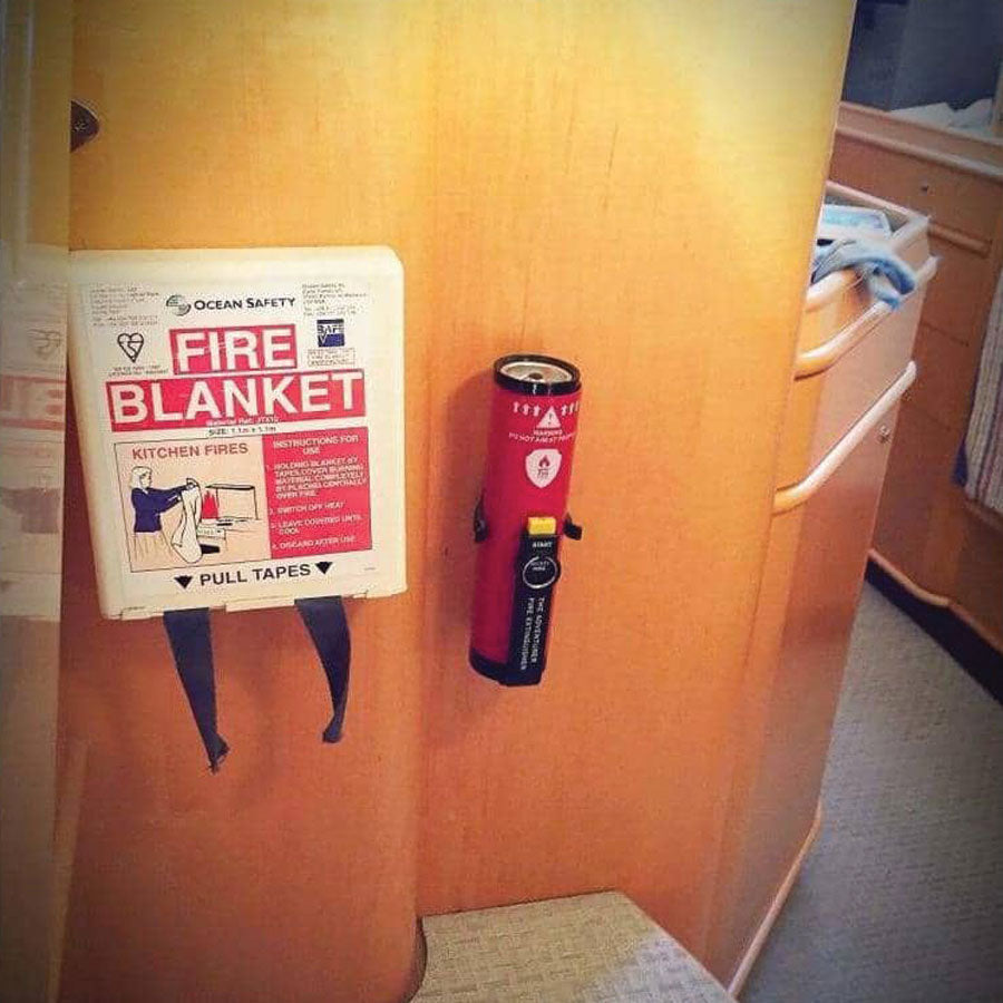 The Adventurer Extinguisher Complete with 1 x C Clip Mounting bracket, screws, wall plugs-Tactical Gear UK